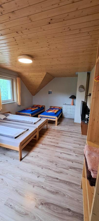 Ubytovanie U Huberta Bešeňová Exteriör bild
