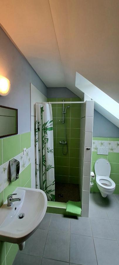 Ubytovanie U Huberta Bešeňová Exteriör bild