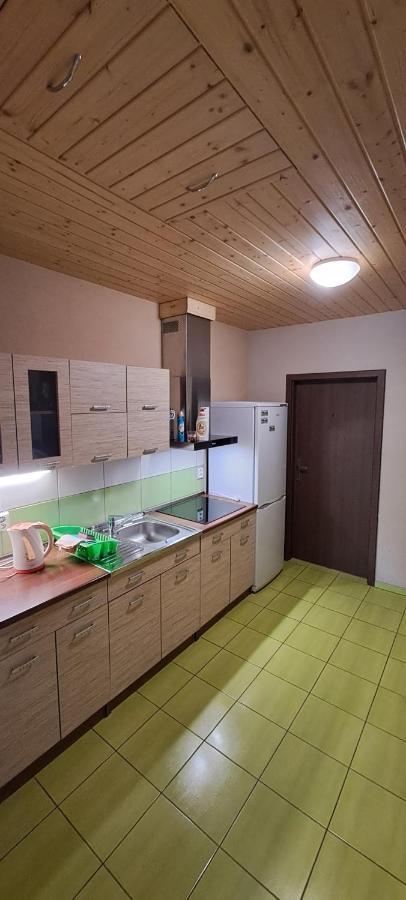 Ubytovanie U Huberta Bešeňová Exteriör bild
