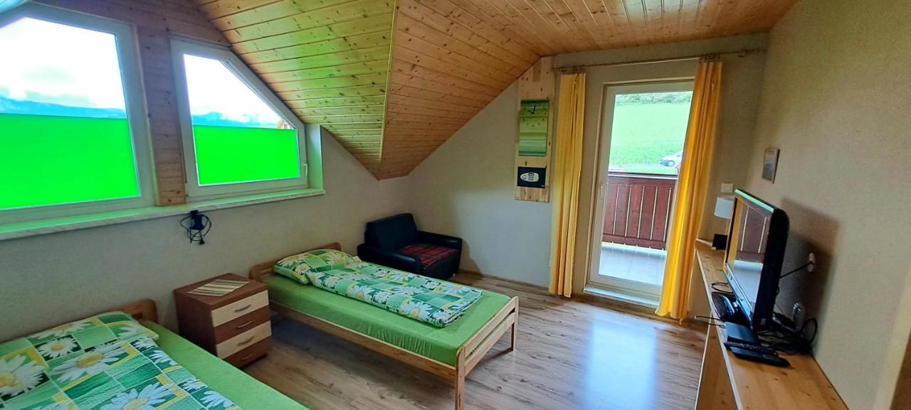 Ubytovanie U Huberta Bešeňová Exteriör bild