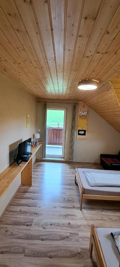 Ubytovanie U Huberta Bešeňová Exteriör bild
