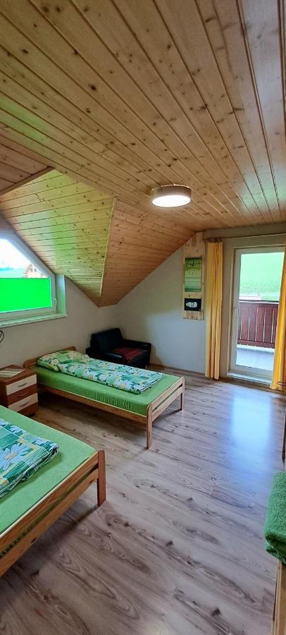 Ubytovanie U Huberta Bešeňová Exteriör bild