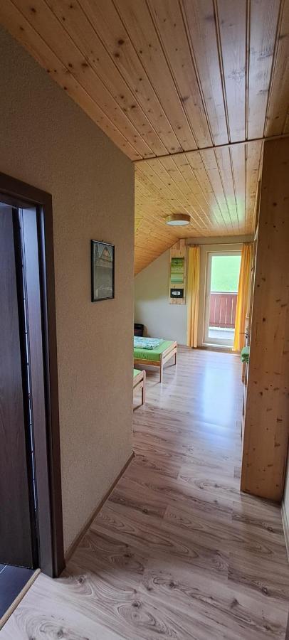Ubytovanie U Huberta Bešeňová Exteriör bild